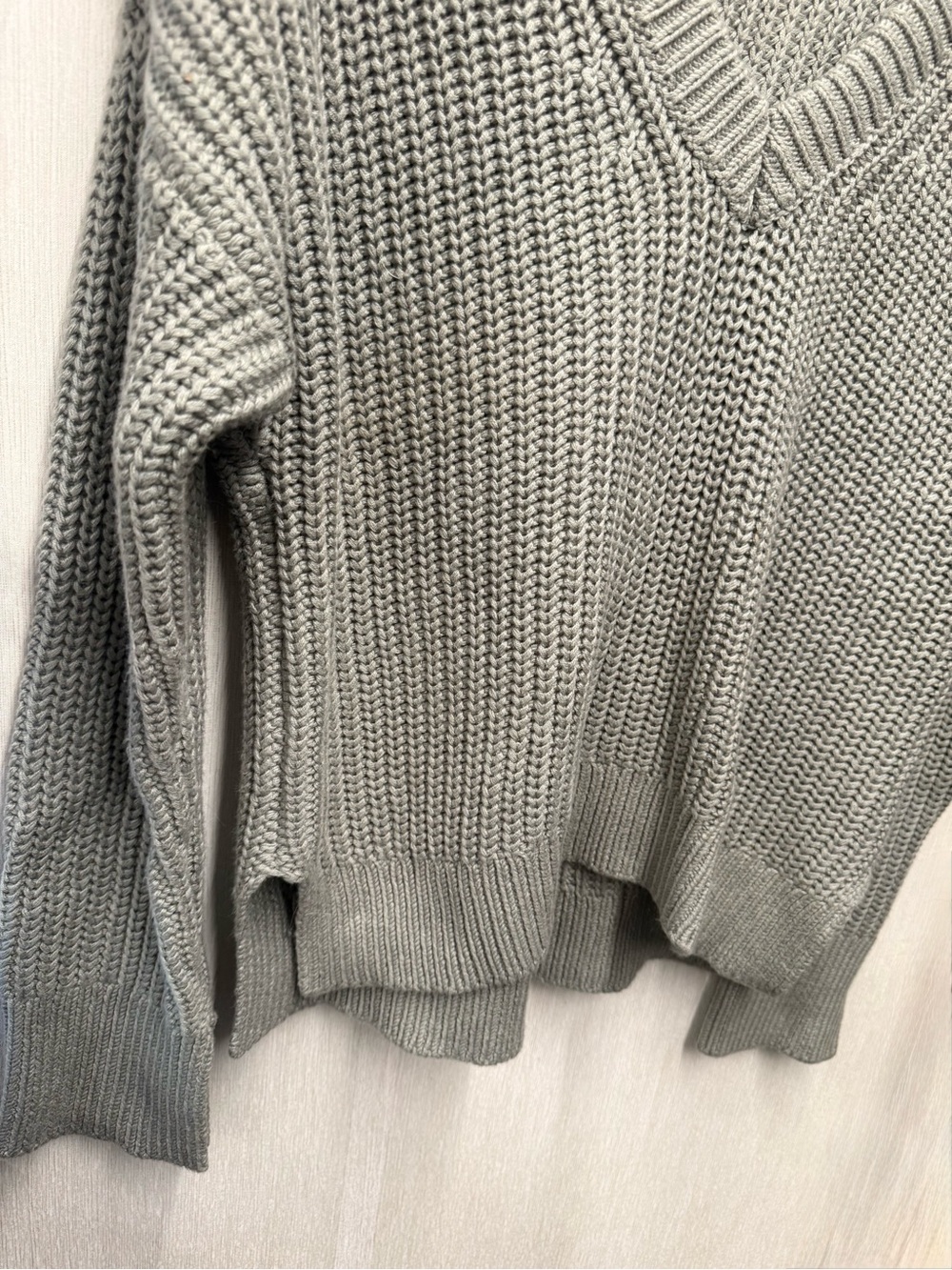 NWT Abercrombie & Fitch Dusty Green Oversized V-Neck Knit Sweater, Size Large - Picture 4 of 7
